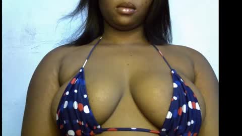 Snapshot of honey_plumx12 chatting on October 12, 7:16 pm mamacita online show from October 12, 7:16 pm