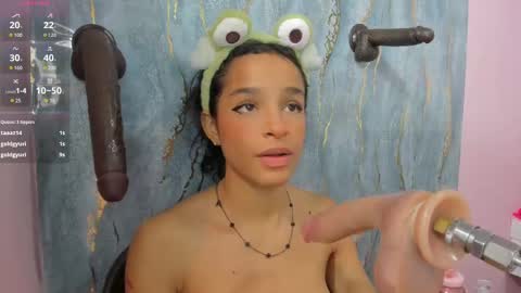 Snapshot of honey_sofii_ chatting on September 25, 12:01 pm honey_sofii_ online show from September 25, 12:01 pm