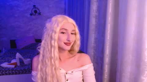 Snapshot of honey_sunset chatting on October 16, 5:23 pm honey_sunset online show from October 16, 5:23 pm
