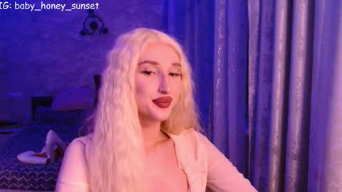 honey_sunset online show from February 15, 5:22 pm