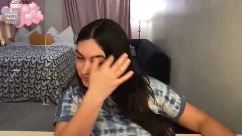 Tia online show from October 19, 3:11 am