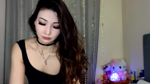 yani  online show from February 27, 9:07 pm