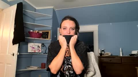HoneyDrippinBunny online show from June 8, 2:34 am