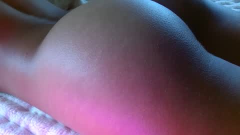 Snapshot of honeygoldenbaddie24 chatting on September 22, 5:28 pm honeygoldenbaddie24 online show from September 22, 5:28 pm