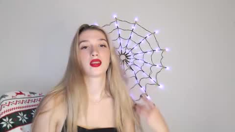 honeyveil online show from October 28, 12:39 pm