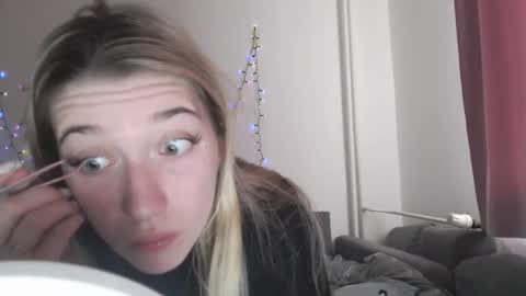 honeyveil online show from November 25, 11:20 am