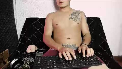 Snapshot of honter20 chatting on October 19, 9:47 am robiin online show from October 19, 9:47 am