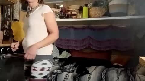 hoodoou online show from December 15, 2:40 am