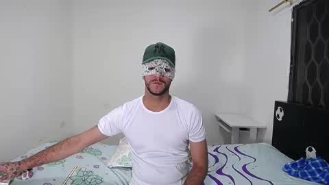 BoyHornyDirty online show from November 29, 3:14 am