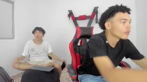 Snapshot of horny_latino_boys chatting on October 14, 6:33 pm Enyer and Sebastian online show from October 14, 6:33 pm