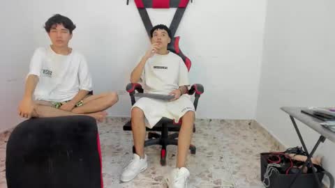 Snapshot of horny_latino_boys chatting on October 12, 3:32 am Enyer and Sebastian online show from October 12, 3:32 am