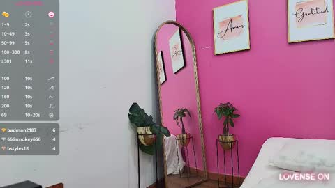 Khloe  online show from February 19, 4:44 pm