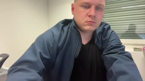 hornyboy95300 online show from December 23, 4:39 pm