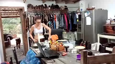 Nix  D online show from November 9, 4:10 pm