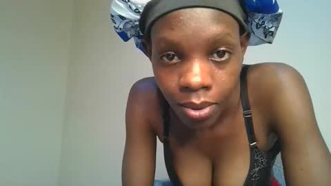 Snapshot of hornylittleprinces chatting on October 6, 10:05 pm Princes online show from October 6, 10:05 pm