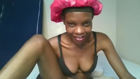 Snapshot of hornylittleprinces chatting on October 14, 12:02 am Princes online show from October 14, 12:02 am