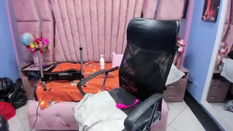 hornyskinny26 online show from October 19, 6:07 am