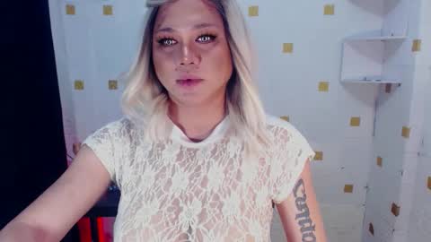 YOUR MAJESTY LUCY PEARL online show from January 18, 7:07 am