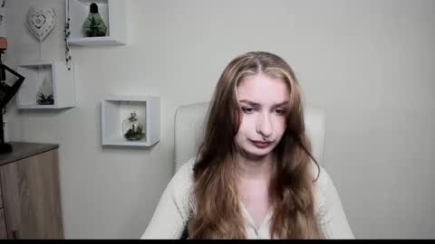 Snapshot of hot_1nina chatting on October 16, 5:51 am NINA online show from October 16, 5:51 am