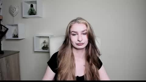 Snapshot of hot_1nina chatting on October 14, 5:54 am NINA online show from October 14, 5:54 am