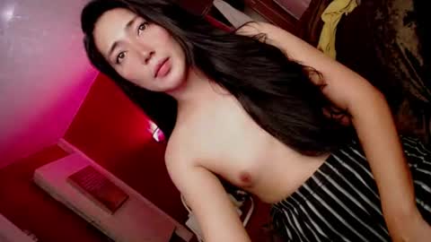 its me CLAUDIA online show from June 12, 2:32 am