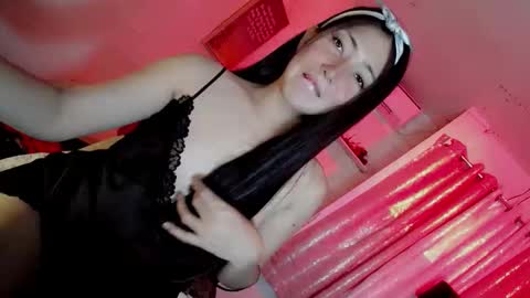 its me CLAUDIA online show from October 20, 5:45 am