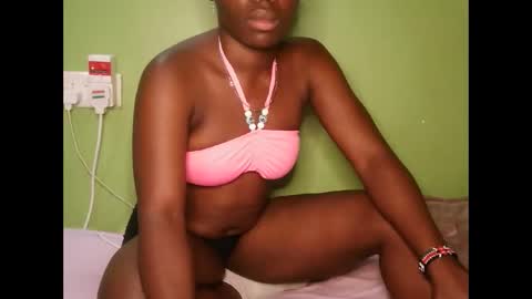 Snapshot of hot_latifah chatting on October 16, 6:29 pm hot_latifah online show from October 16, 6:29 pm