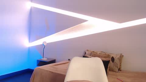 Alana online show from December 1, 8:51 pm