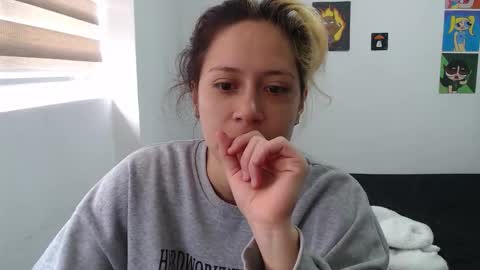 Snapshot of hot_mommymia chatting on October 12, 2:09 pm Mia online show from October 12, 2:09 pm