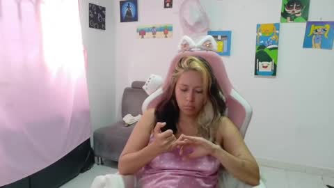 Mia online show from March 11, 3:26 pm