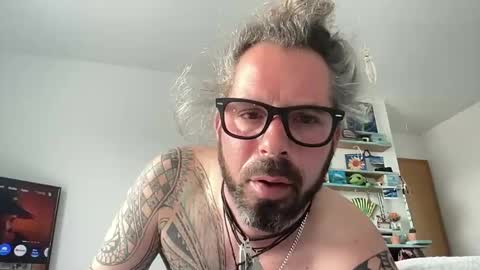 Snapshot of hot_sex83 chatting on February 25, 9:20 am letmedoo2 online show from February 25, 9:20 am