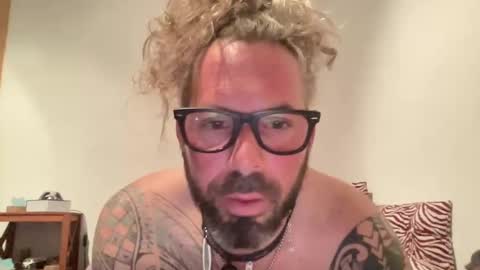 Snapshot of hot_sex83 chatting on February 6, 6:46 pm letmedoo2 online show from February 6, 6:46 pm