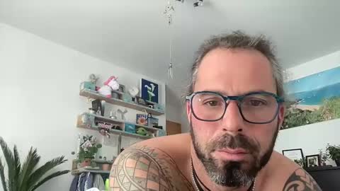 Snapshot of hot_sex83 chatting on December 23, 12:30 pm letmedoo2 online show from December 23, 12:30 pm