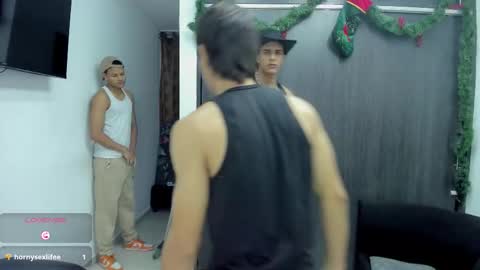 Vanesa Oliver and Andrew online show from December 21, 12:00 pm