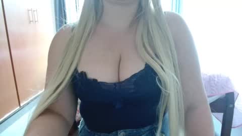 Snapshot of hot_wiffe chatting on October 6, 7:31 pm couple without tabus online show from October 6, 7:31 pm