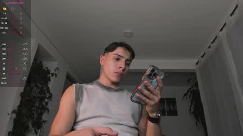 Snapshot of hotay_ chatting on October 19, 12:26 am Andrew xdres08 online show from October 19, 12:26 am
