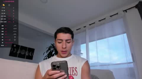 Snapshot of hotay_ chatting on January 24, 10:41 pm Andrew xdres08 online show from January 24, 10:41 pm