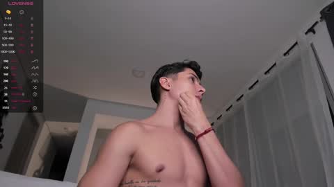 Snapshot of hotay_ chatting on March 4, 12:50 am Andrew xdres08 online show from March 4, 12:50 am