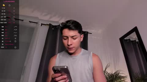 Snapshot of hotay_ chatting on February 2, 1:12 am Andrew xdres08 online show from February 2, 1:12 am