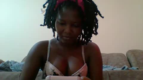 Snapshot of hotbabbee chatting on February 14, 4:37 am love online show from February 14, 4:37 am