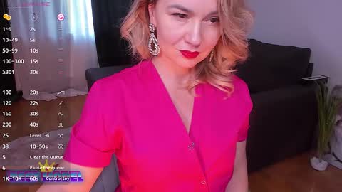Snapshot of hotbabette chatting on October 21, 10:53 am SweetBrendy online show from October 21, 10:53 am