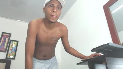 hotboyluxe online show from February 10, 3:42 am