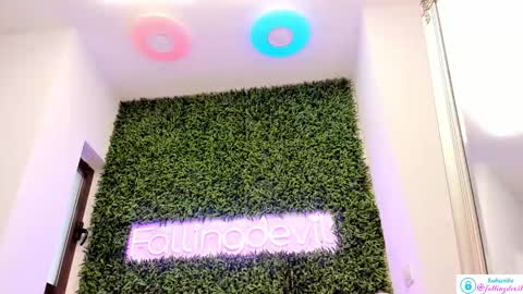 hotfallingdevil online show from February 20, 12:47 pm