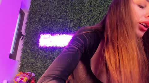 hotfallingdevil online show from March 25, 5:47 am