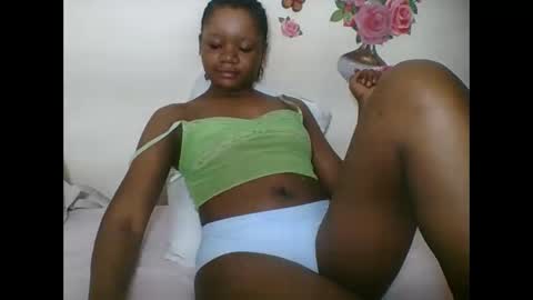 Snapshot of hotjeylee chatting on September 30, 12:32 am LOYCE online show from September 30, 12:32 am