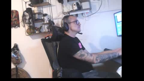 hotkinkytat online show from April 18, 10:10 pm