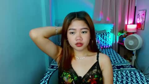 Layla online show from February 10, 11:15 am