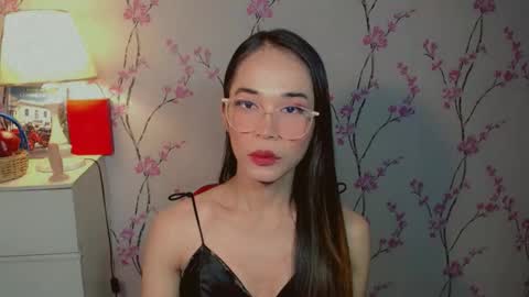 Snapshot of hotlegsxandra chatting on October 9, 9:04 am XANDRA online show from October 9, 9:04 am