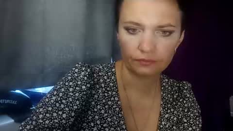 hotmamaqueen234 online show from August 4, 6:31 am