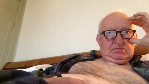Snapshot of hotmuff99 chatting on October 18, 7:34 am hotmuff99 online show from October 18, 7:34 am